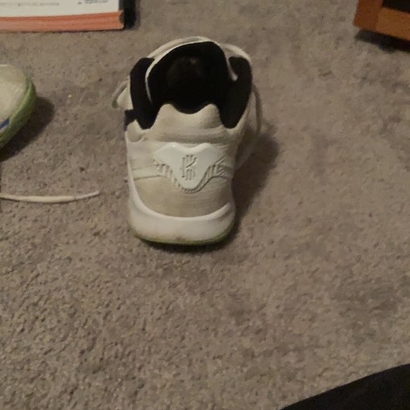 Kyrie shoes - Picture 5 of 5